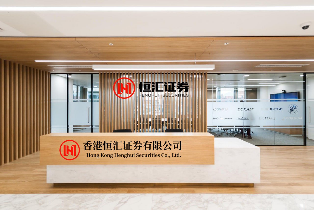 股票配资怎么配 宝宝到底几个月断夜奶合适？关于宝宝断夜奶的合适时间，并没有一个绝对统一的月龄标准，但大多数宝宝在6个月后开始具备断夜奶的生理条件，宝宝到了6个月，胃容量明显增大，一次摄入的奶量足以支撑更长的睡眠时间。同时，辅食的添加提供了更扎实的能量来源，减少了夜间因饥饿醒来的需求。而且宝宝的睡眠周期逐渐...